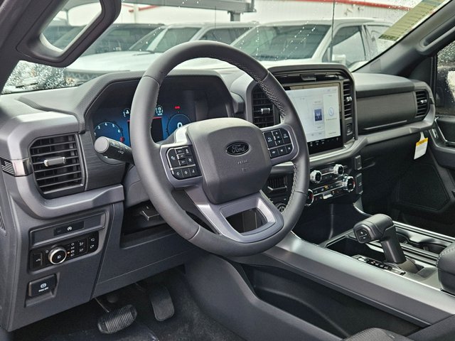 2025 Ford F-150 XLT photo 2