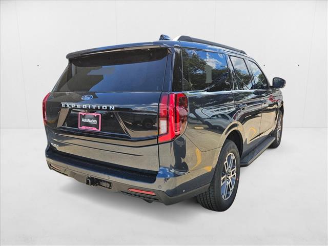 2025 Ford Expedition photo 2