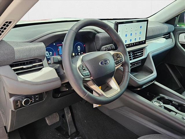 2025 Ford Explorer photo 2