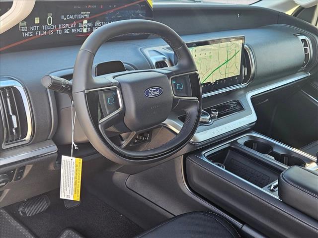 2025 Ford Expedition MAX Platinum photo 3