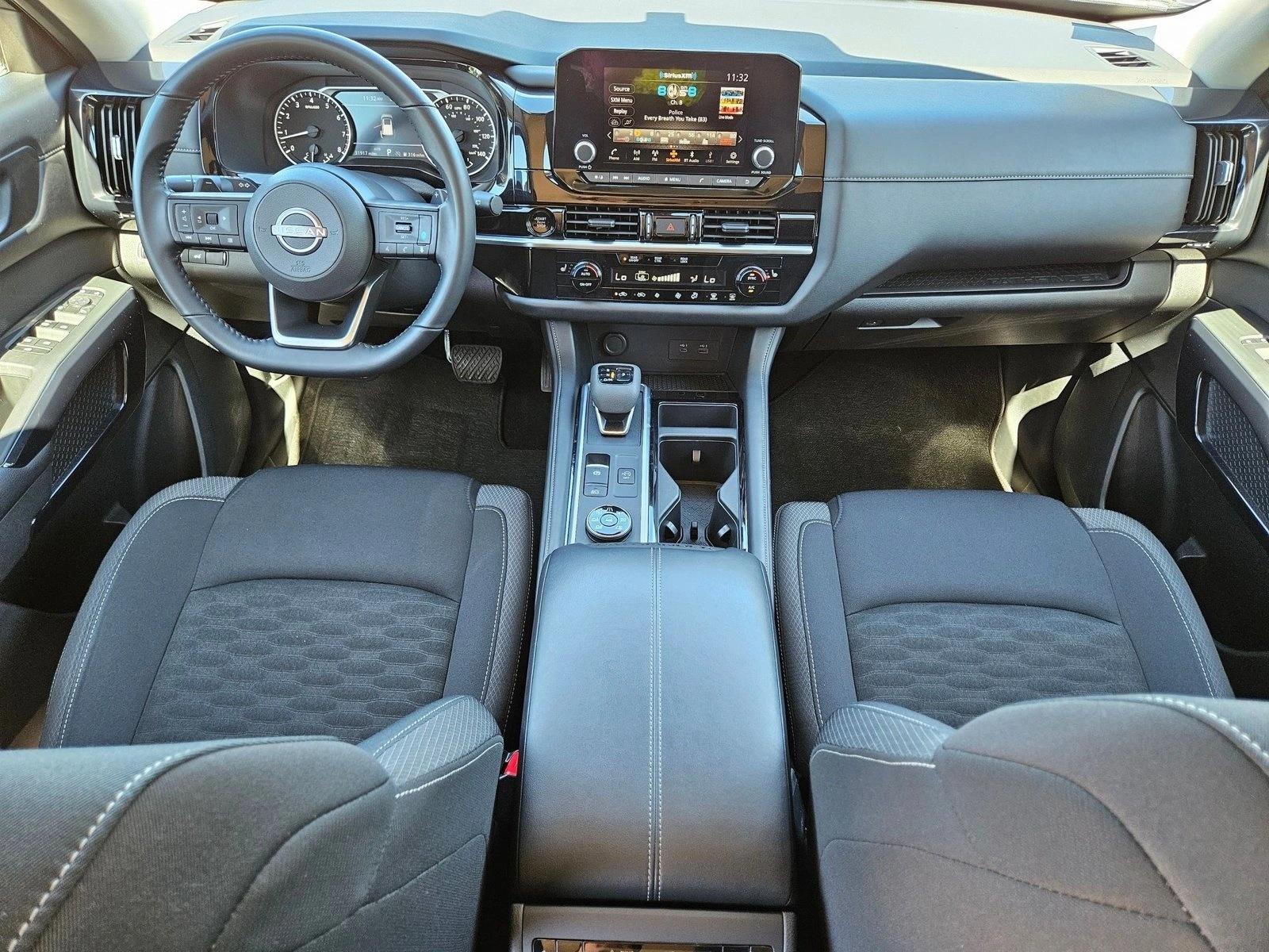 2025 Nissan Pathfinder SV - Photo 18