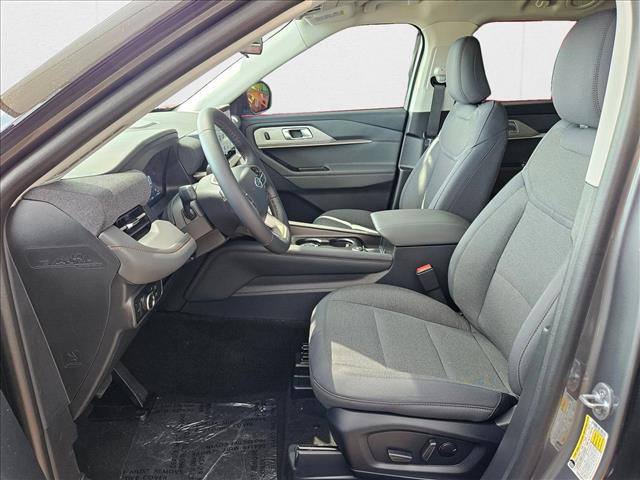 2025 Ford Explorer photo 4