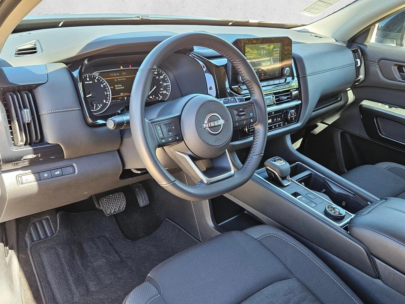2025 Nissan Pathfinder SV - Photo 10