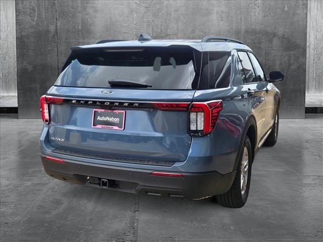 2025 Ford Explorer photo 2