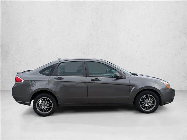 2010 Ford Focus SE photo 3