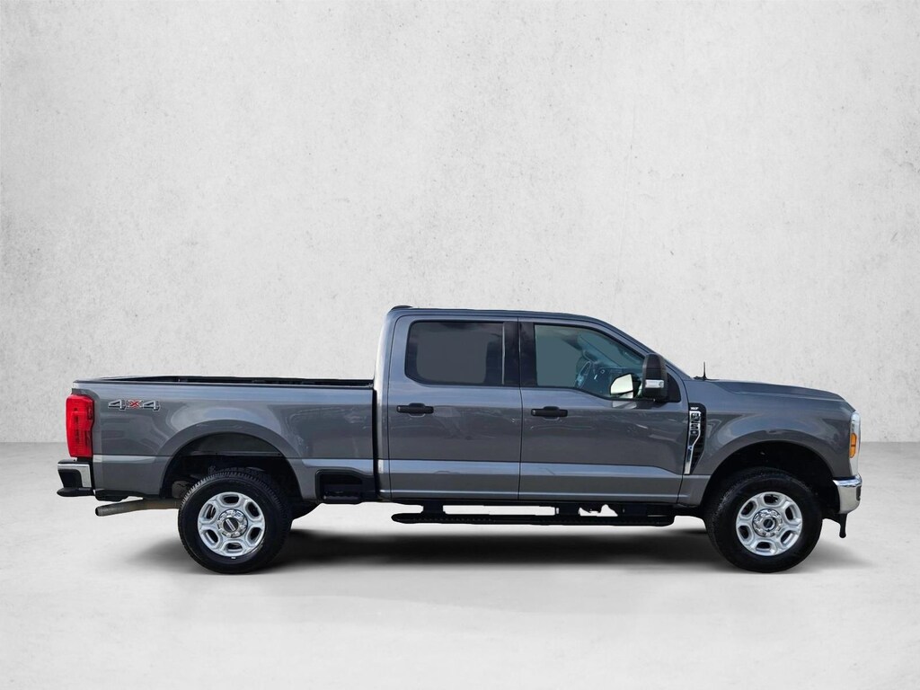 Used 2025 Ford F-250 XLT Truck Crew Cab