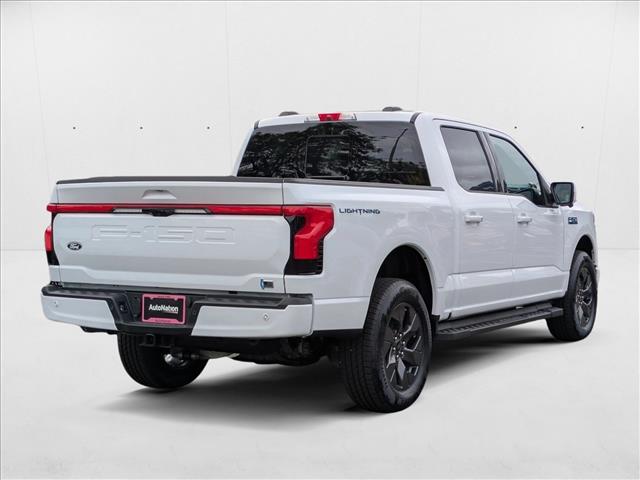 2025 Ford F-150 Lightning Lariat photo 2