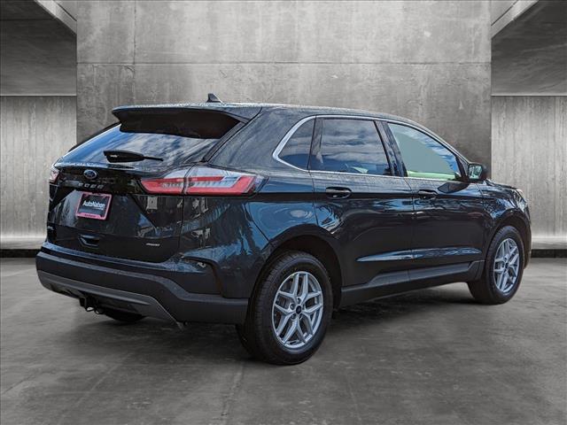 2022 Ford Edge SEL photo 2
