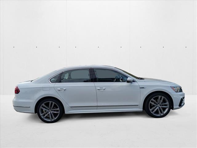2017 Volkswagen Passat R-Line photo 3