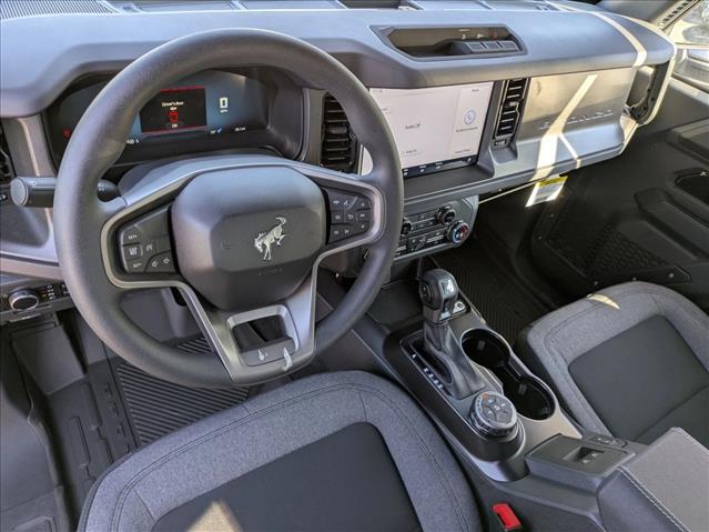 2025 Ford Bronco Base photo 3