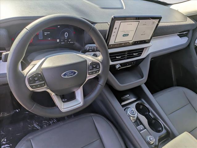 2025 Ford Explorer photo 2