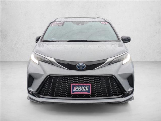 2024 Toyota Sienna XSE photo 2