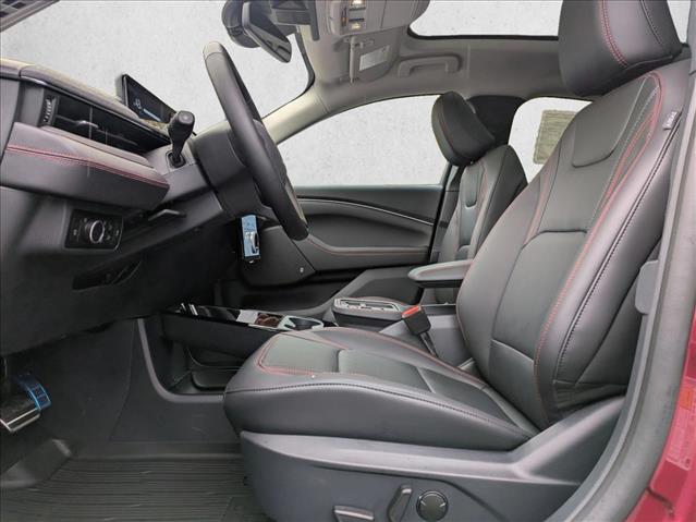 2025 Ford Mustang Mach-E Premium photo 4