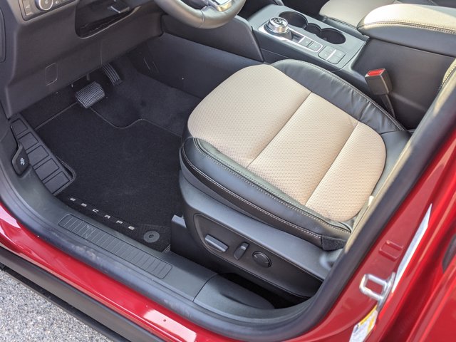 2022 Ford Escape Titanium photo 3