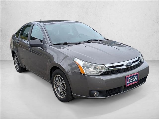 2010 Ford Focus SE photo 2