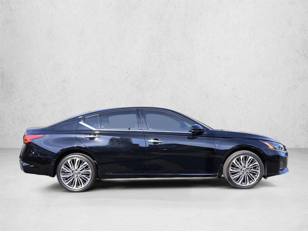 Used 2023 Nissan Altima 2.5 SL Sedan