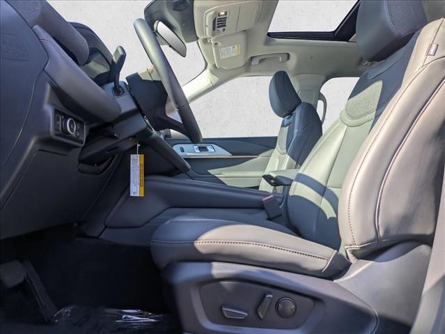2025 Ford Explorer photo 3
