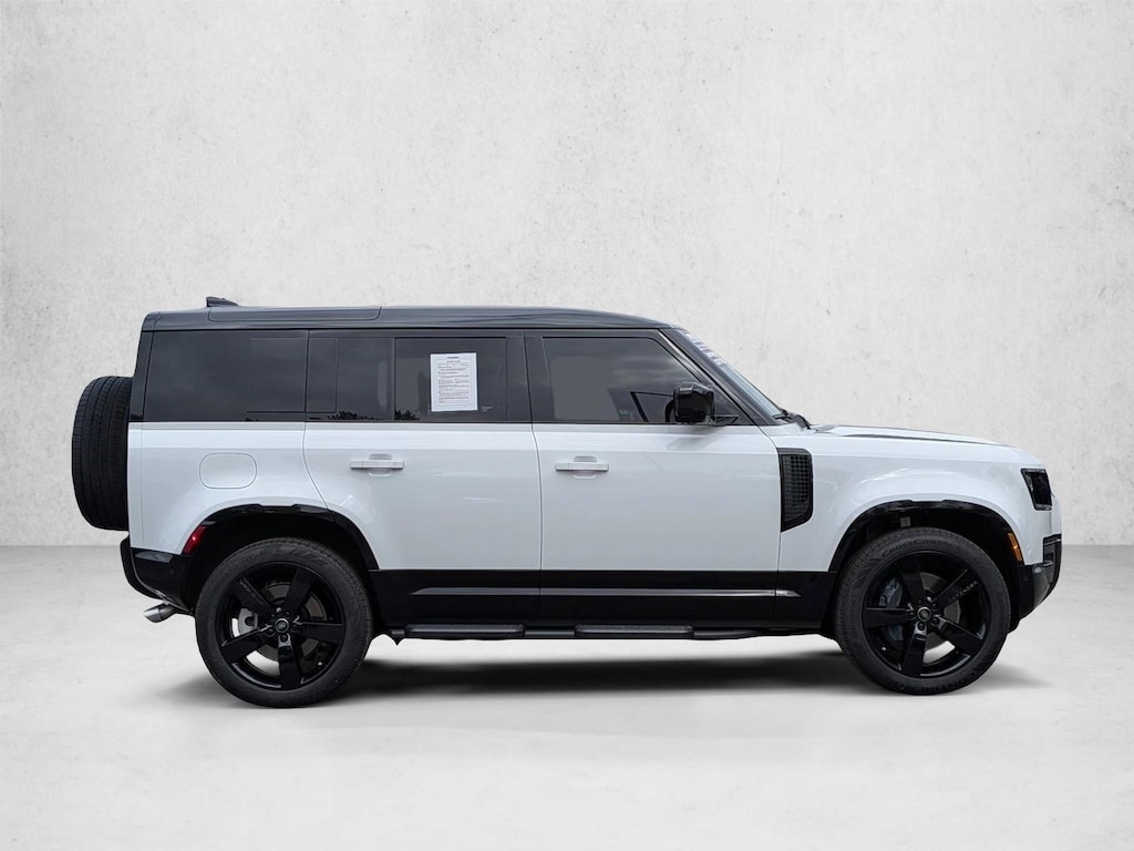Used 2025 Land Rover Defender 110 X-Dynamic SE SUV