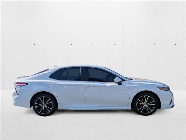2020 Toyota Camry SE photo 2