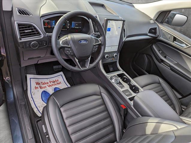 2022 Ford Edge SEL photo 3