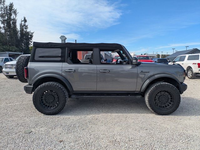 2022 Ford Bronco Outer Banks photo 2
