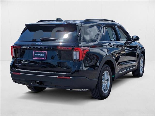 2025 Ford Explorer photo 2