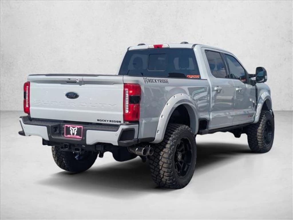 New 2025 Ford F-250 LARIAT Truck Crew Cab