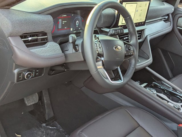 2025 Ford Explorer Platinum photo 2