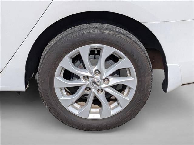 2019 Nissan Sentra SV photo 3