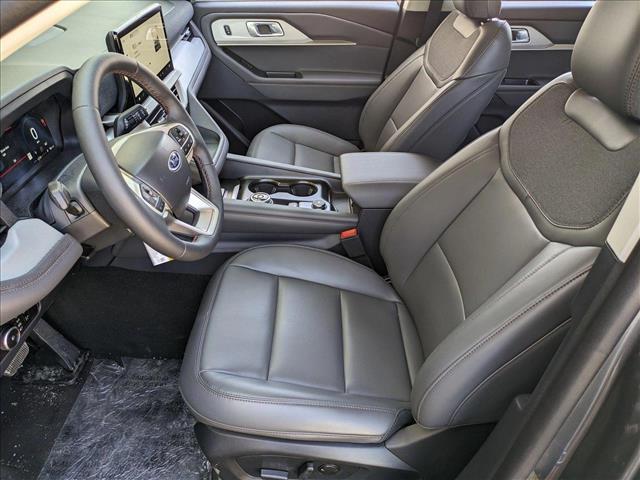2025 Ford Explorer photo 2