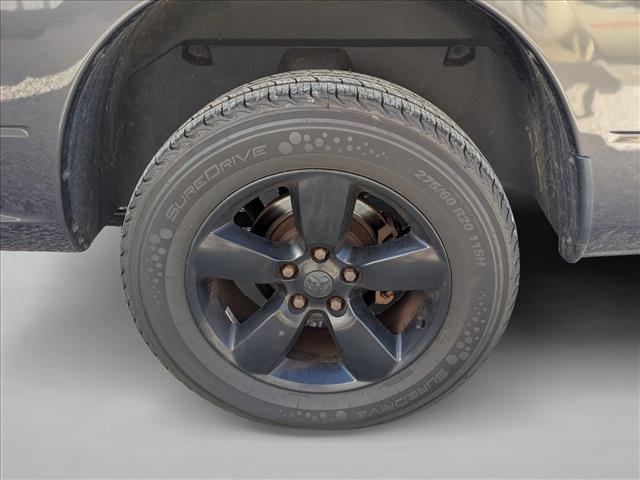 2017 Ram 1500 SLT photo 4