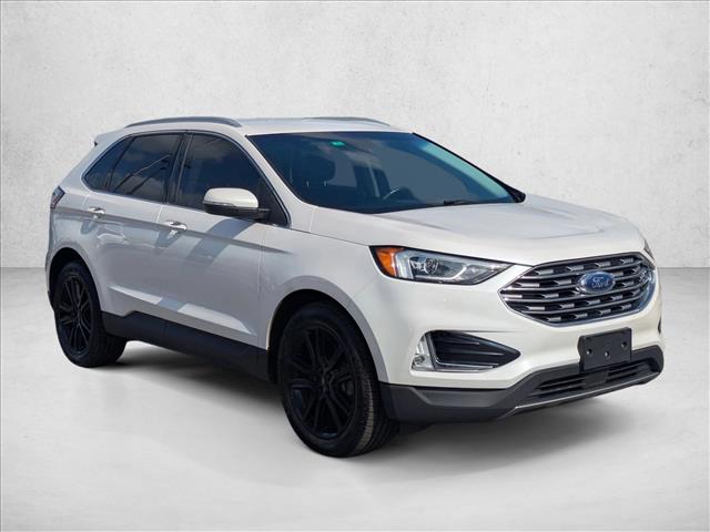 2019 Ford Edge Titanium photo 2