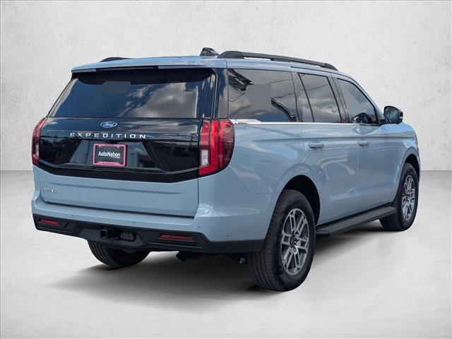 2025 Ford Expedition photo 2