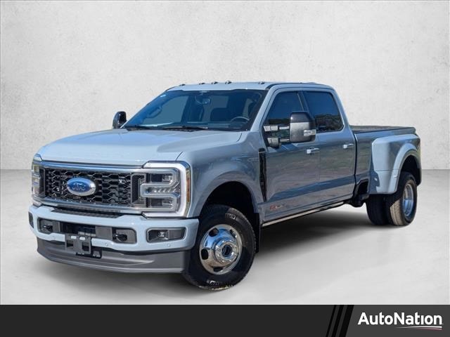 2026 Ford F-350 Super Duty Platinum's photo