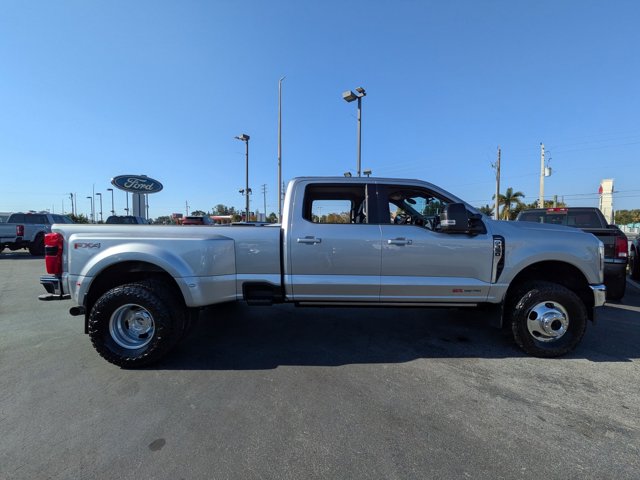2024 Ford F-350 Lariat photo 2
