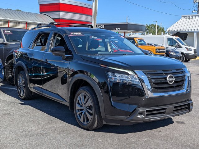 2022 Nissan Pathfinder SV photo 3