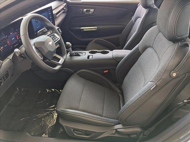 2025 Ford Mustang EcoBoost photo 4