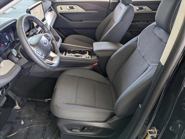 2025 Ford Explorer photo 4