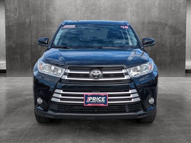 Used 2019 Toyota Highlander XLE with VIN 5TDJZRFH3KS993716 for sale in Bradenton, FL