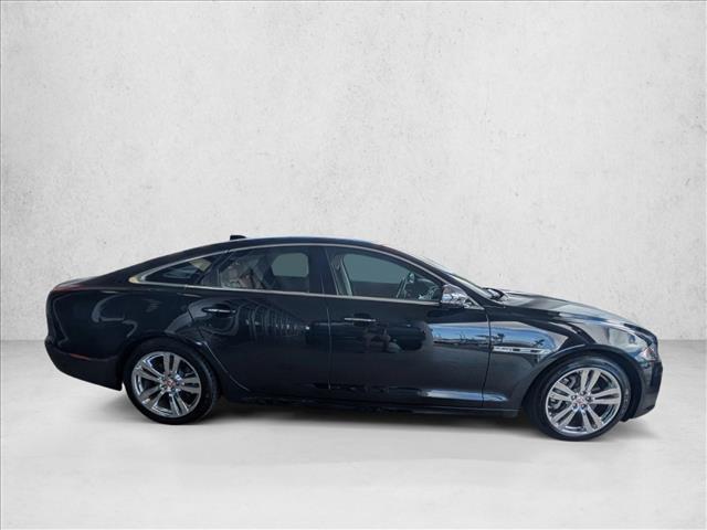 2019 Jaguar XJ R-Sport photo 4