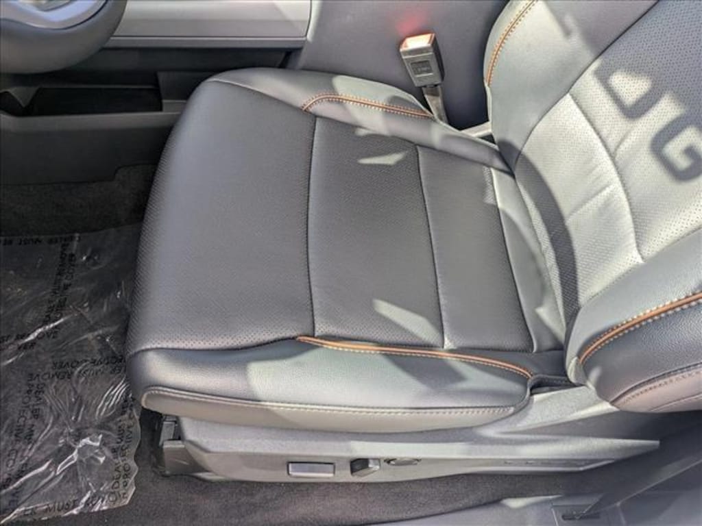 New 2025 Ford F-250 LARIAT Truck Crew Cab