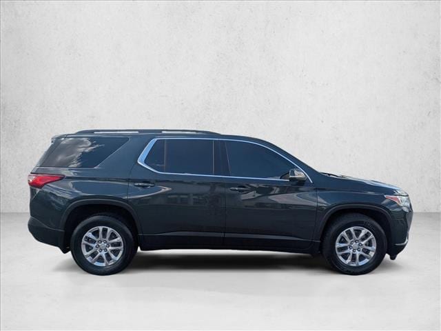 2021 Chevrolet Traverse Cloth photo 2
