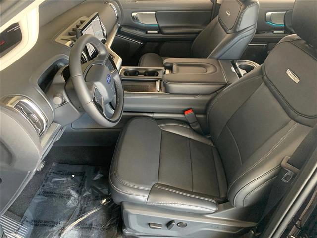 2025 Ford Expedition MAX Platinum photo 4