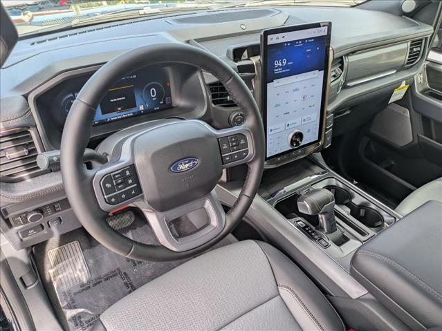 2025 Ford F-150 Lightning Lariat photo 3
