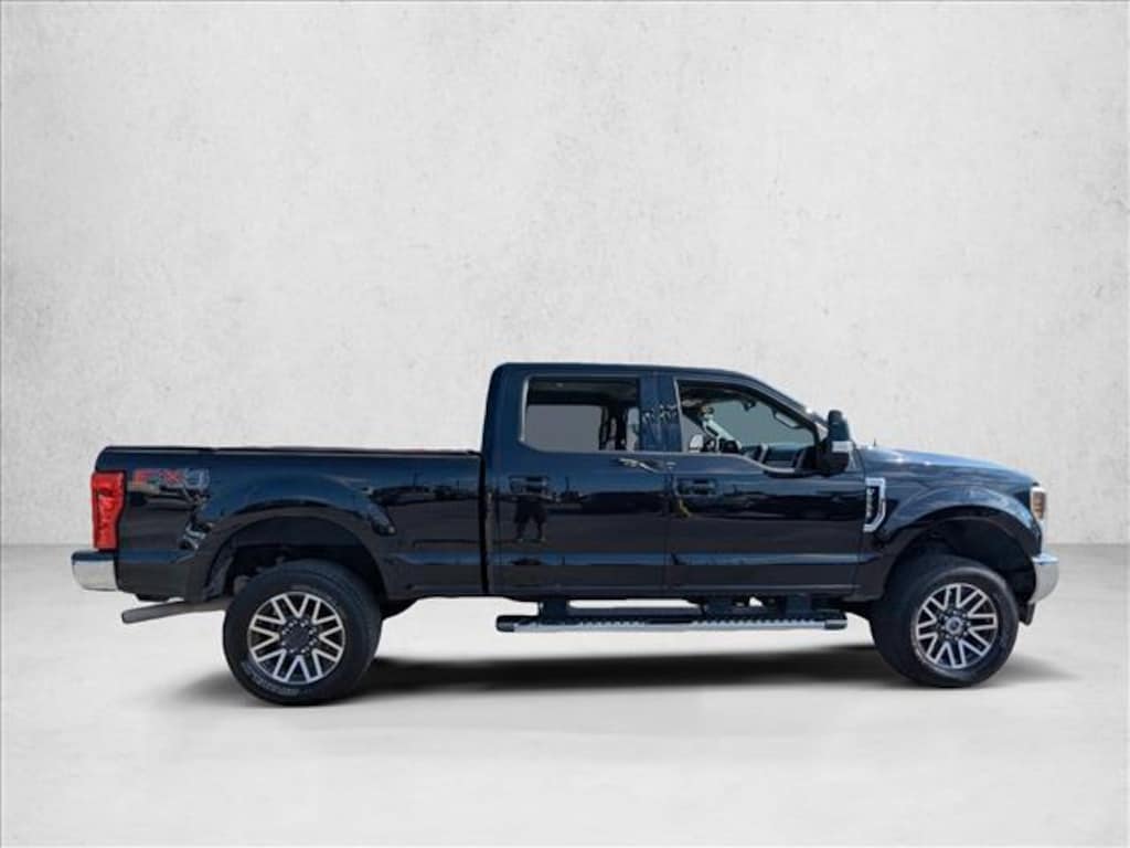 Used 2019 Ford F-250 LARIAT Truck Crew Cab
