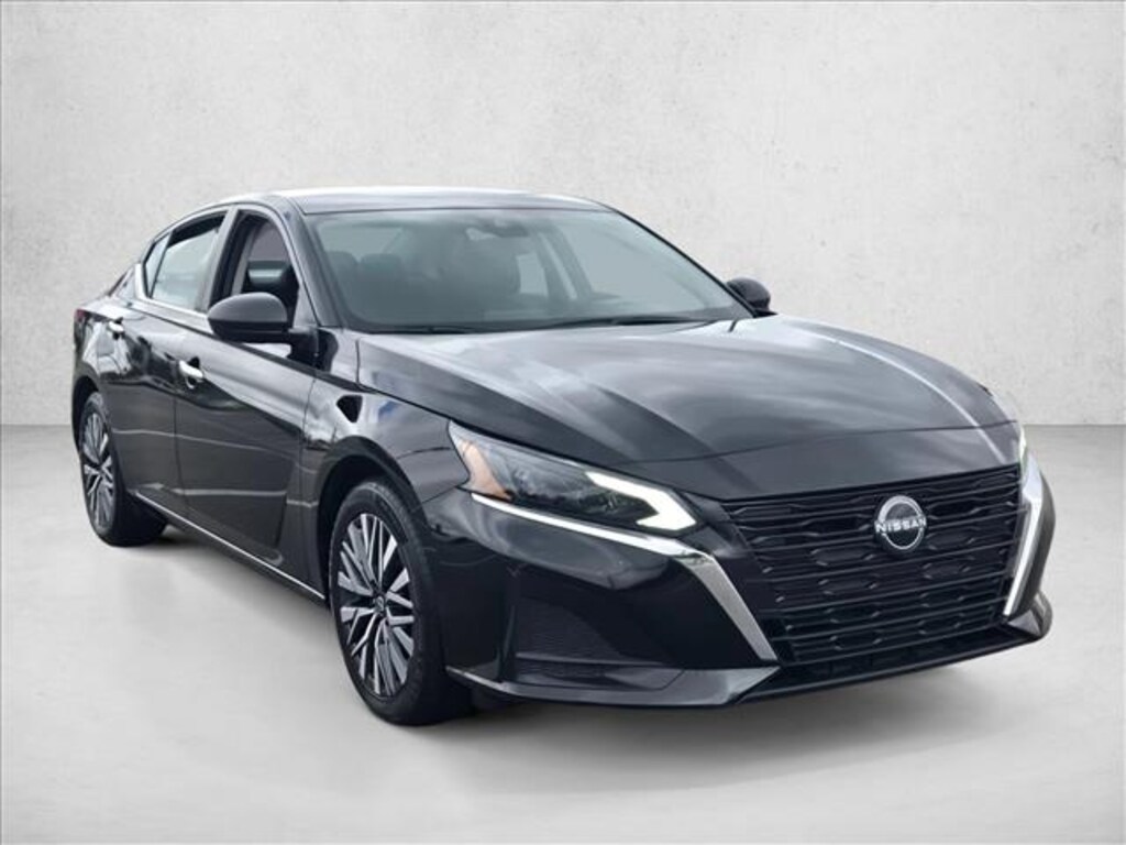 Used 2024 Nissan Altima 2.5 SV Sedan