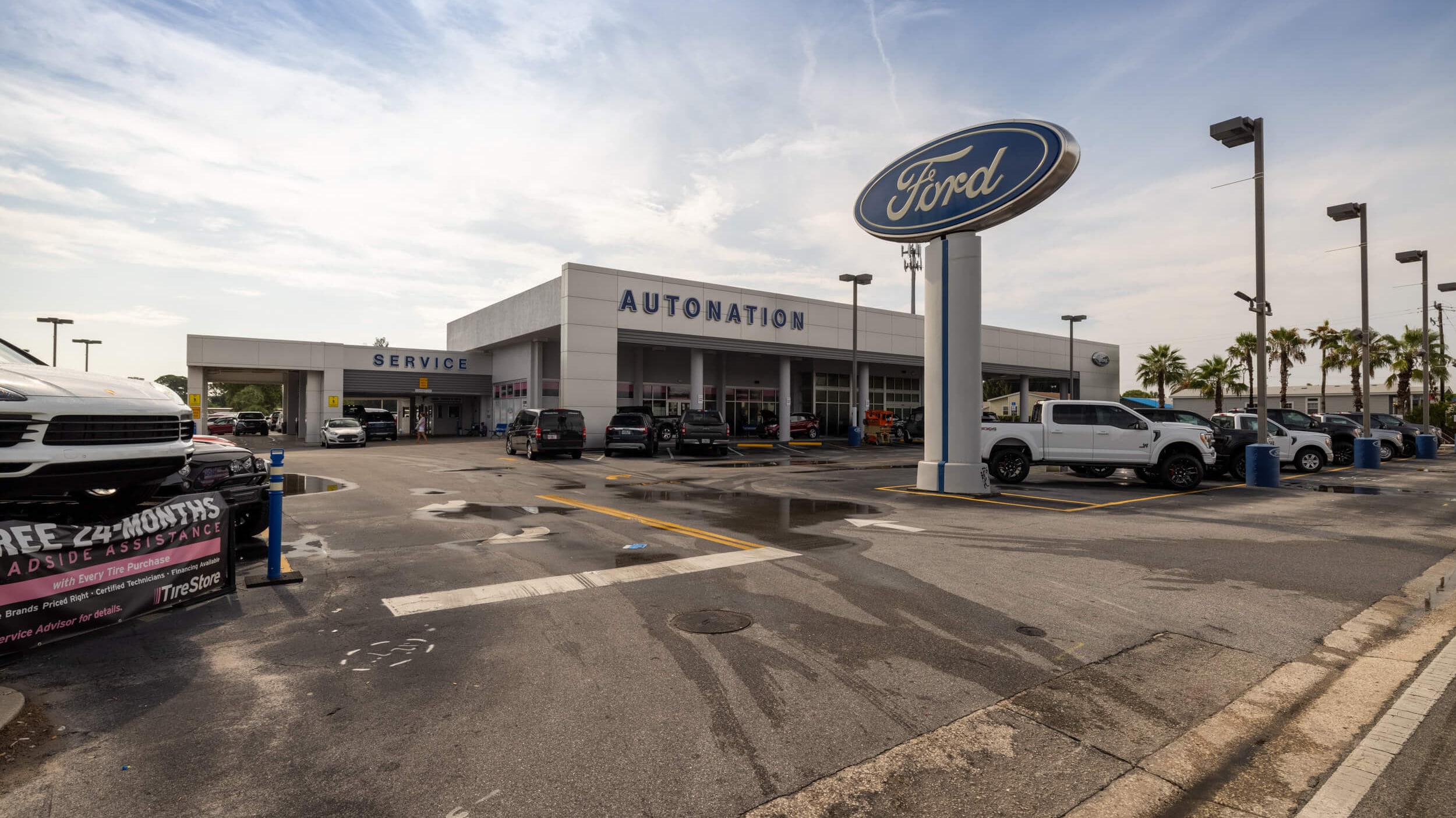 Exterior shot of AutoNation Ford Bradenton dealership