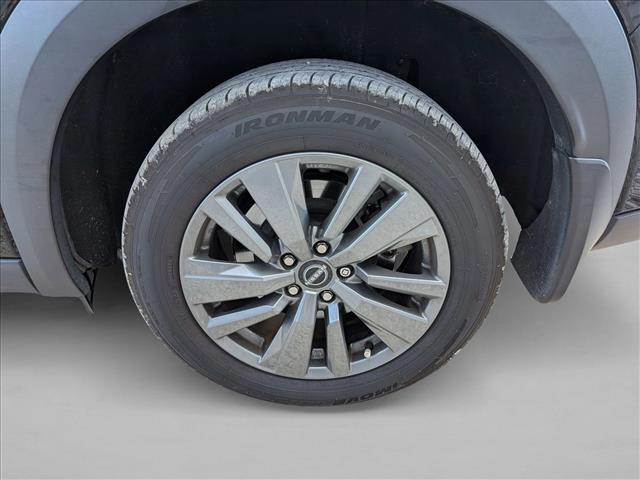 2022 Nissan Pathfinder SV photo 3