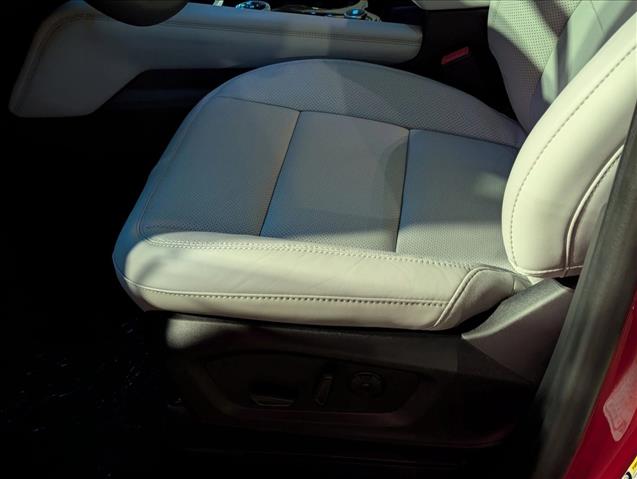 2025 Ford Explorer Platinum photo 2