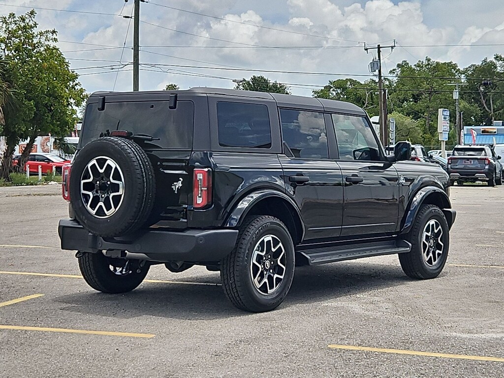 New 2026 Ford Bronco Outer Banks SUV